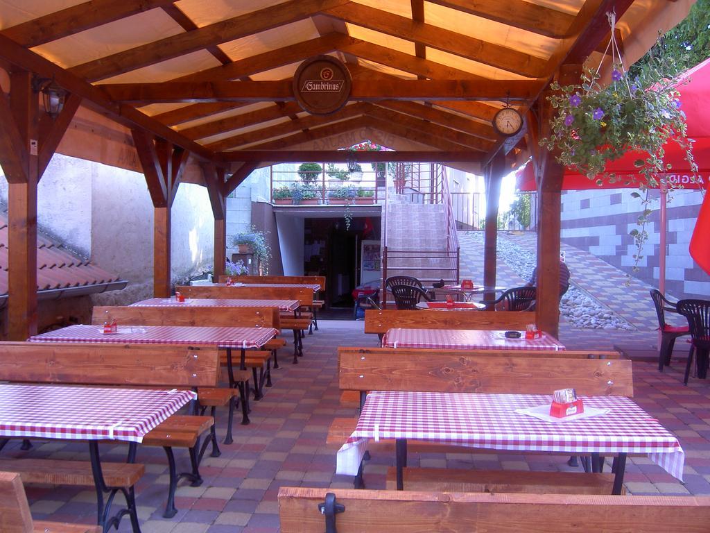 Pivnicka Pod Cachtickym Hradom Hotel Cachtice Exterior photo